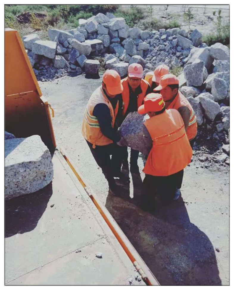 撸起袖子加油干——公路人 (7).jpg