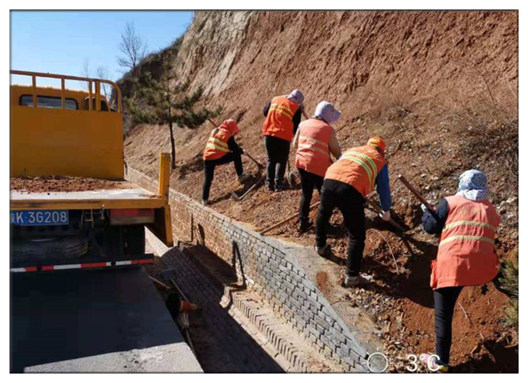 在这里——养路工人 (1).jpg