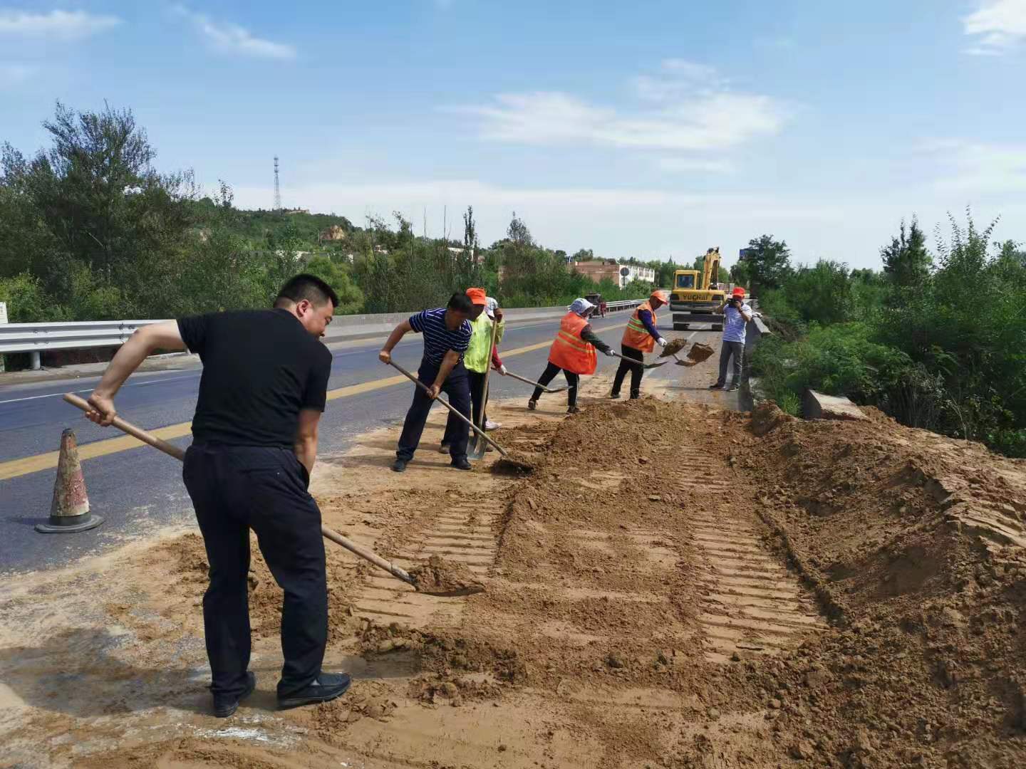 201908261566814196256.jpg 顶天立地公路人 (1).jpg