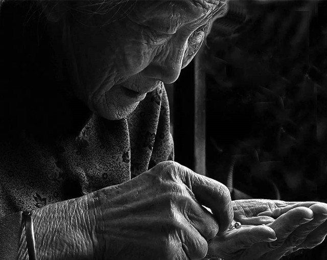 202005101589122268165.jpg 母 亲 (3).jpg