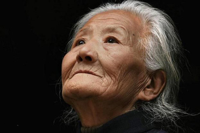 202005101589122287922.jpg 母 亲 (1).jpg