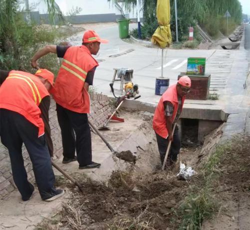 他为道路整妆容 (4).jpg